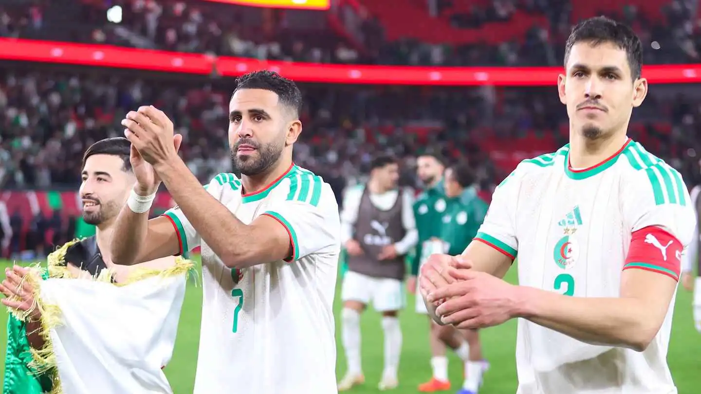 على طريقة رونالدو.. لقطة رياض محرز مع بولبينة وبيتكوفيتش تفجر جدلا (فيديو)