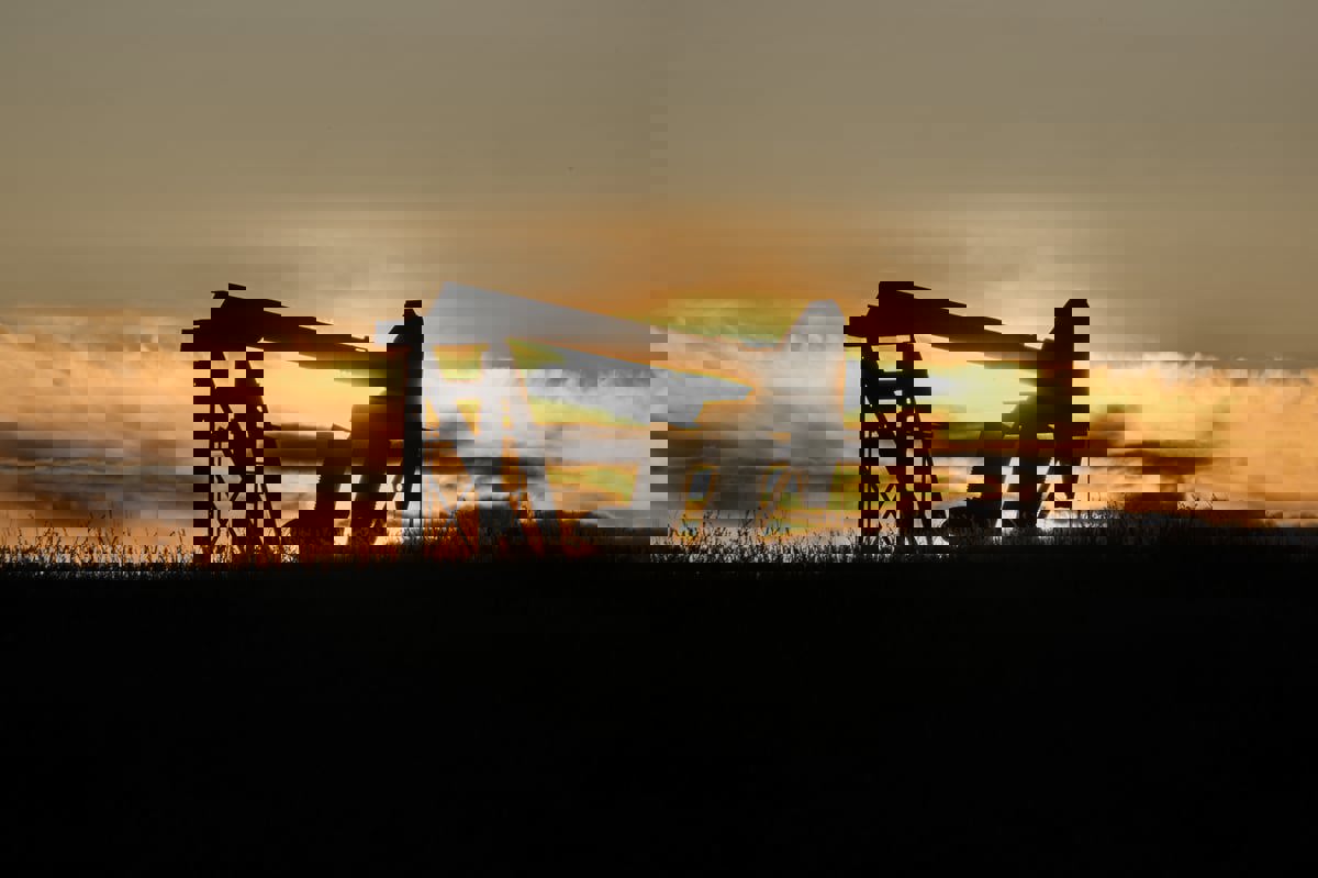 النفط يرتفع مع تقلص المخزونات الأمريكية ونمو الواردات الصينية