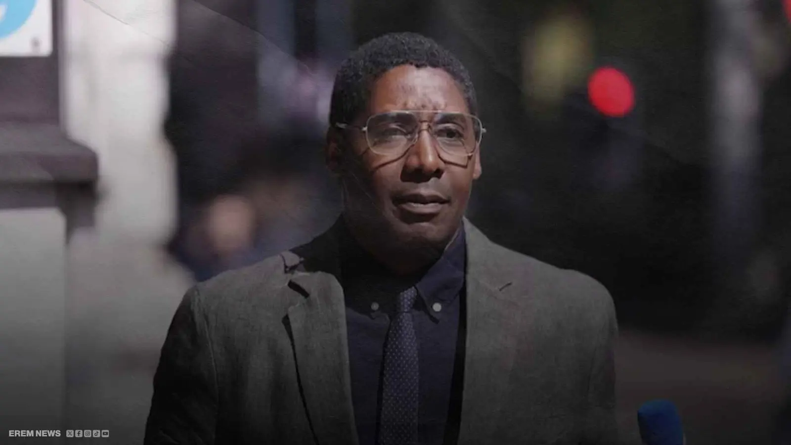 لوحات فنية تسجن خبيراً بريطانياً