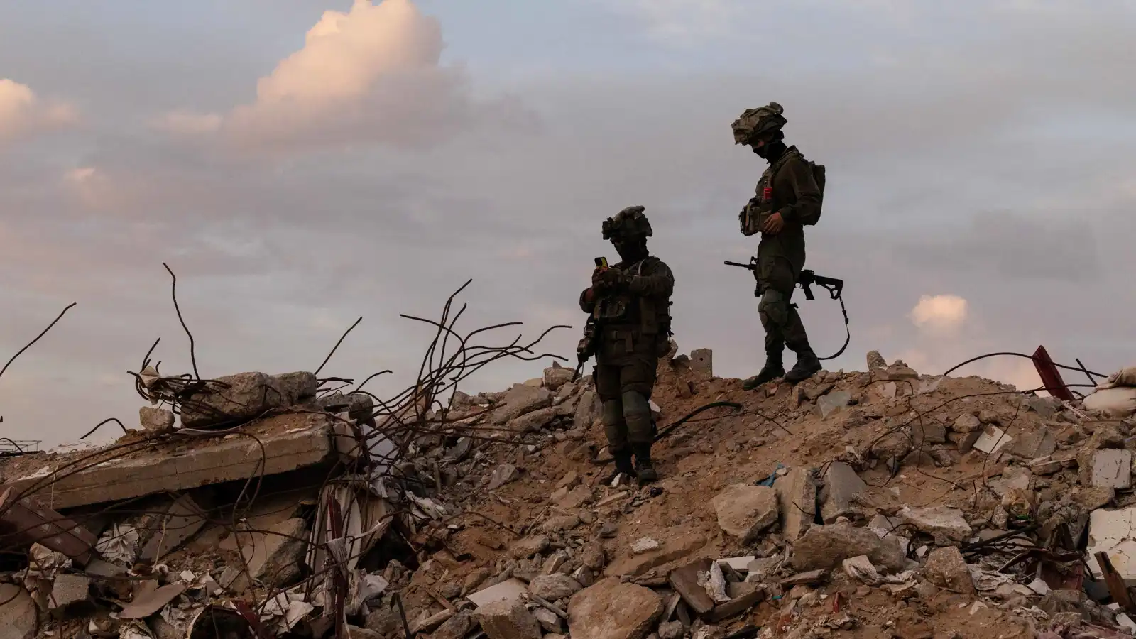 معاريف: تل أبيب تخطط لإجهاض المرحلة الثانية من اتفاق غزة