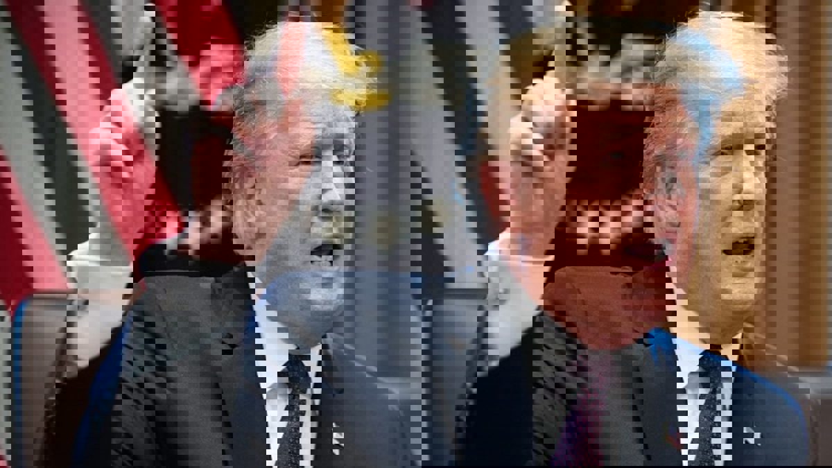 ترامب: أنا "المختار من الله" لخوض حرب تجارية مع الصين