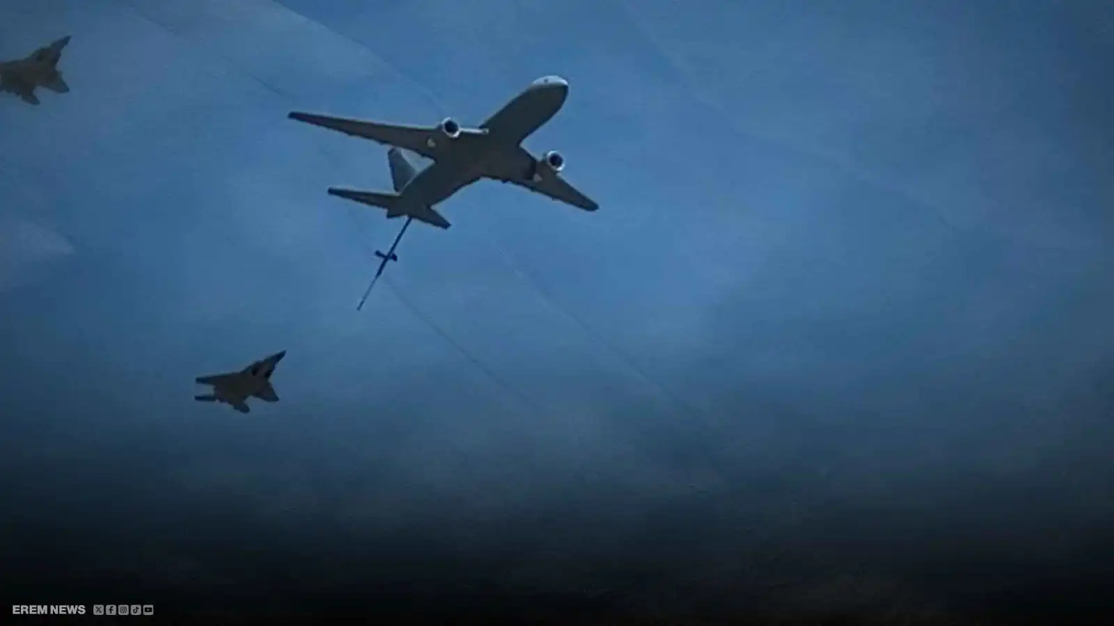 "موقف مرعب".. طيار يكاد يصطدم بطائرة عسكرية أمريكية (فيديو إرم)