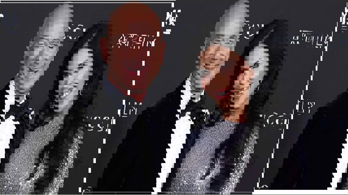 جيف بيزوس ولورين سانشيز يحتفلان بخطوبتهما