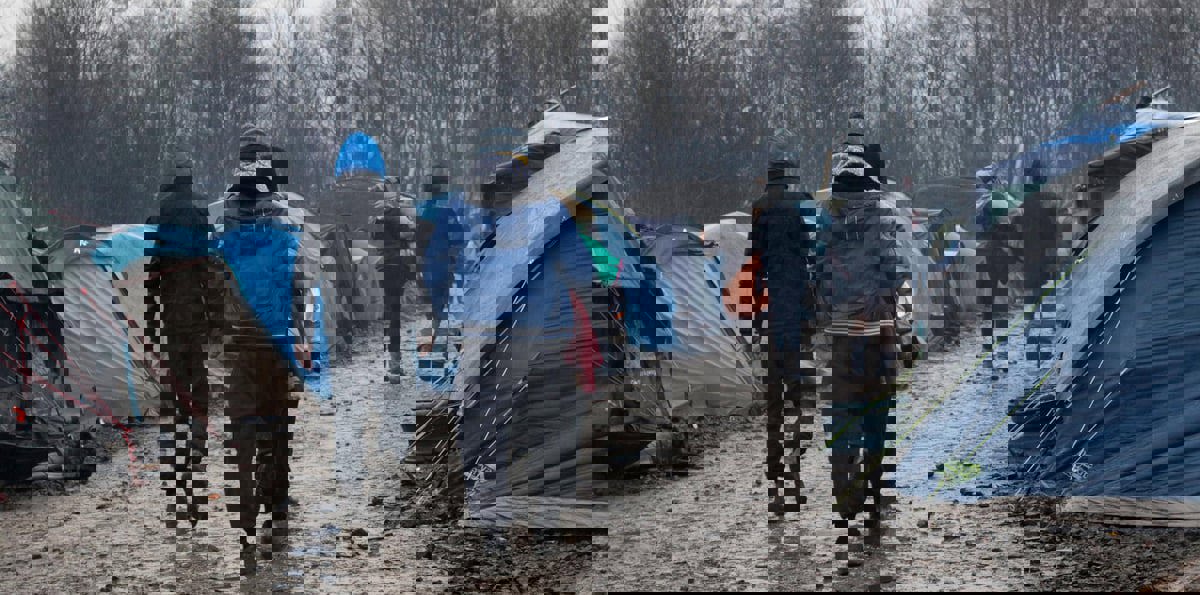 الشرطة الفرنسية تبدأ إخلاء مخيم "دونكيرك" للمهاجرين