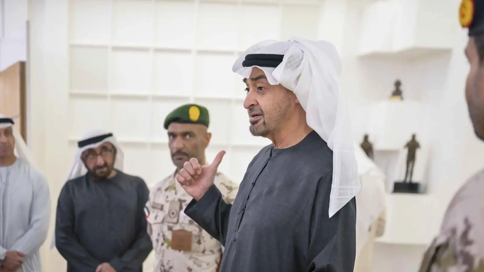 الرئيس الإماراتي يزور وزارة الدفاع (صور)