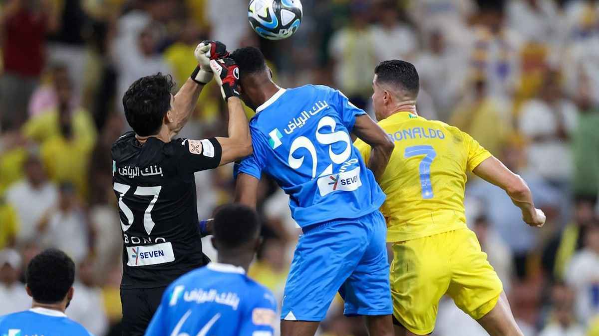 بونو يفاجئ كريستيانو رونالدو (صورة) 