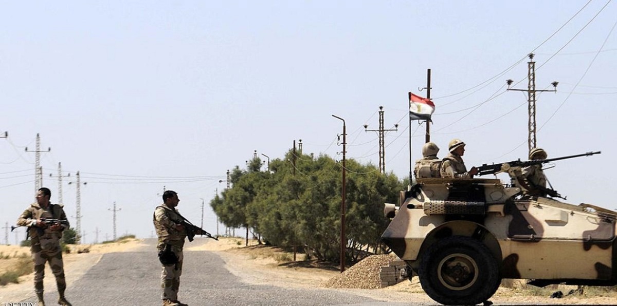 الجيش المصري يُحبط عملية دخول أسلحة وذخائر ومتفجرات من ليبيا (فيديو)