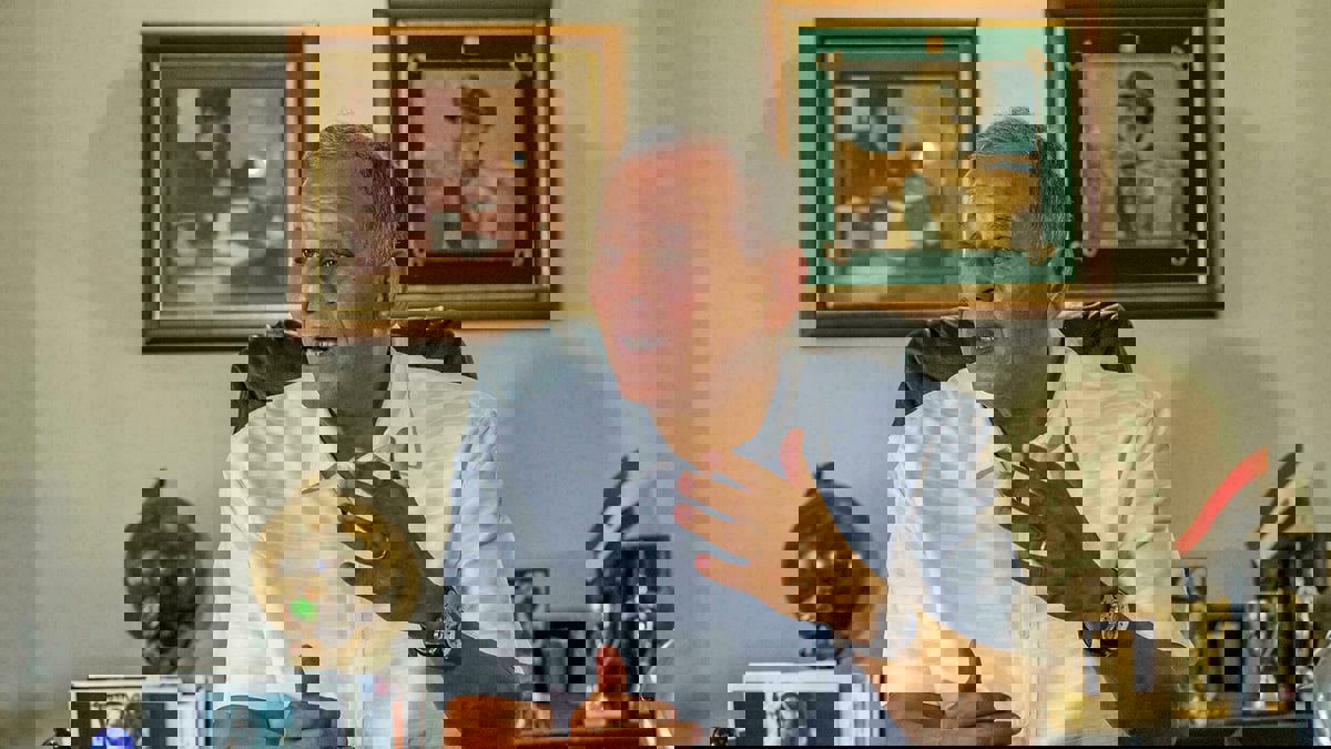 ابن شقيق السادات يقود جهودا لإطلاق سراح السجناء السياسيين في مصر