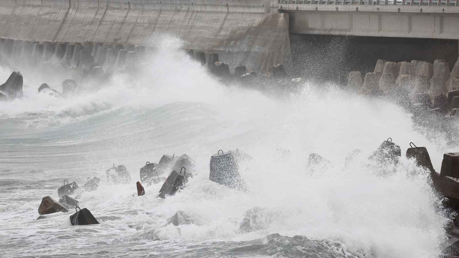 إعصار "داناس" يجتاح تايوان والسلطات تجلي آلاف السكان