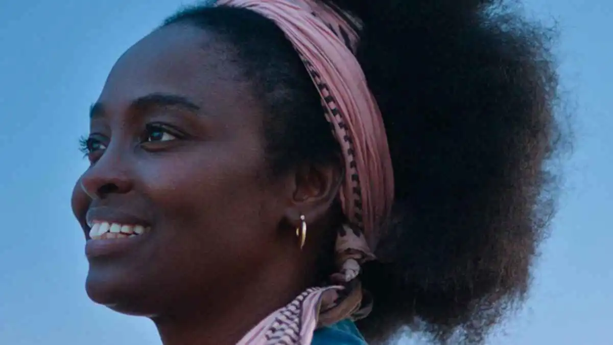 بعد فوزه بـ"النجمة الذهبية".. ما سر تميز الفيلم التونسي "سماء بلا أرض"؟