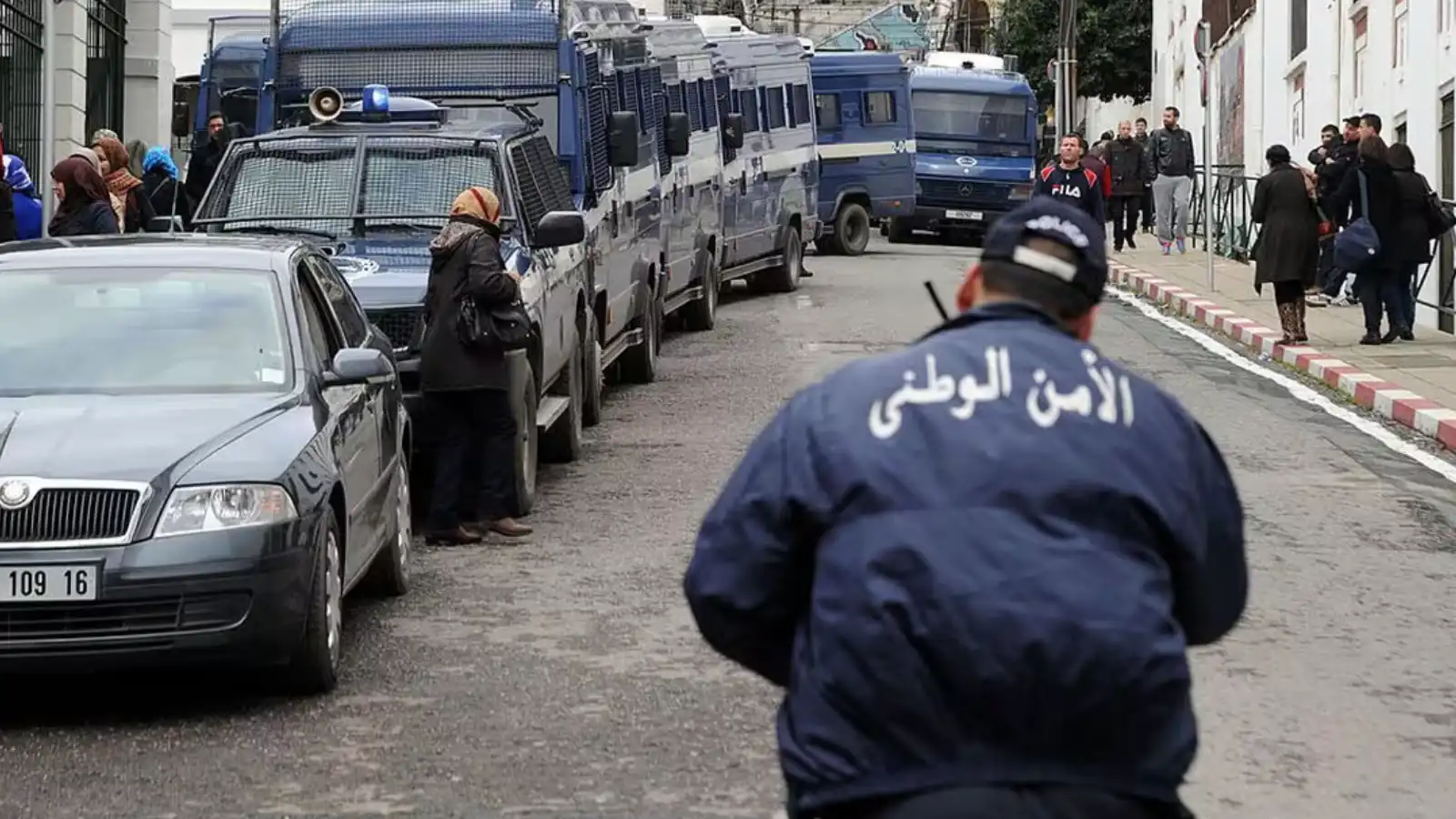 حبست نفسها 25 عامًا.. قصة صادمة تُثير جدلًا في الجزائر