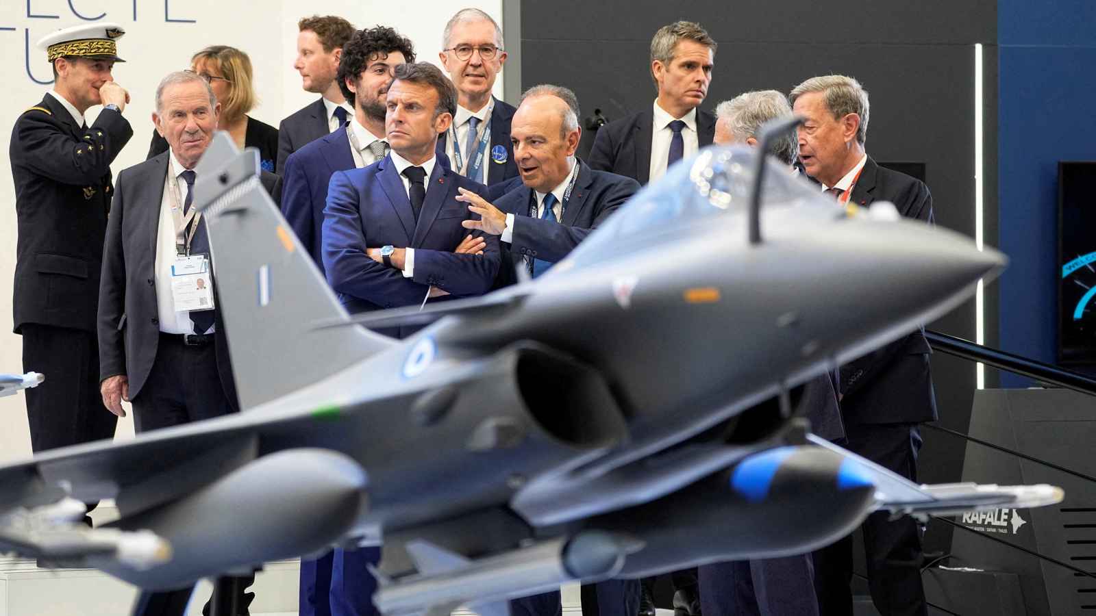 مقترح ماكرون لنشر قوات أوروبية في أوكرانيا.. خطوة نحو السلام أم تصعيد؟