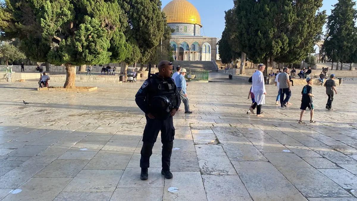 صدامات واعتقالات بالأقصى وسط اقتحامات المستوطنين