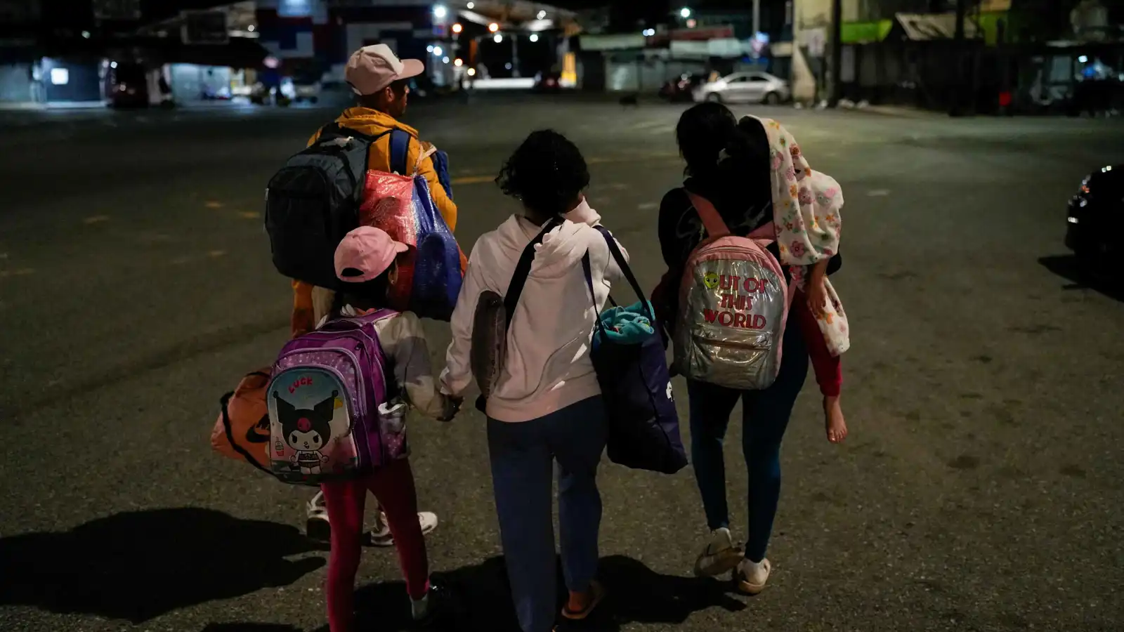 ضربة جديدة لترامب.. محكمة أمريكية توقف ترحيل مئات الأطفال