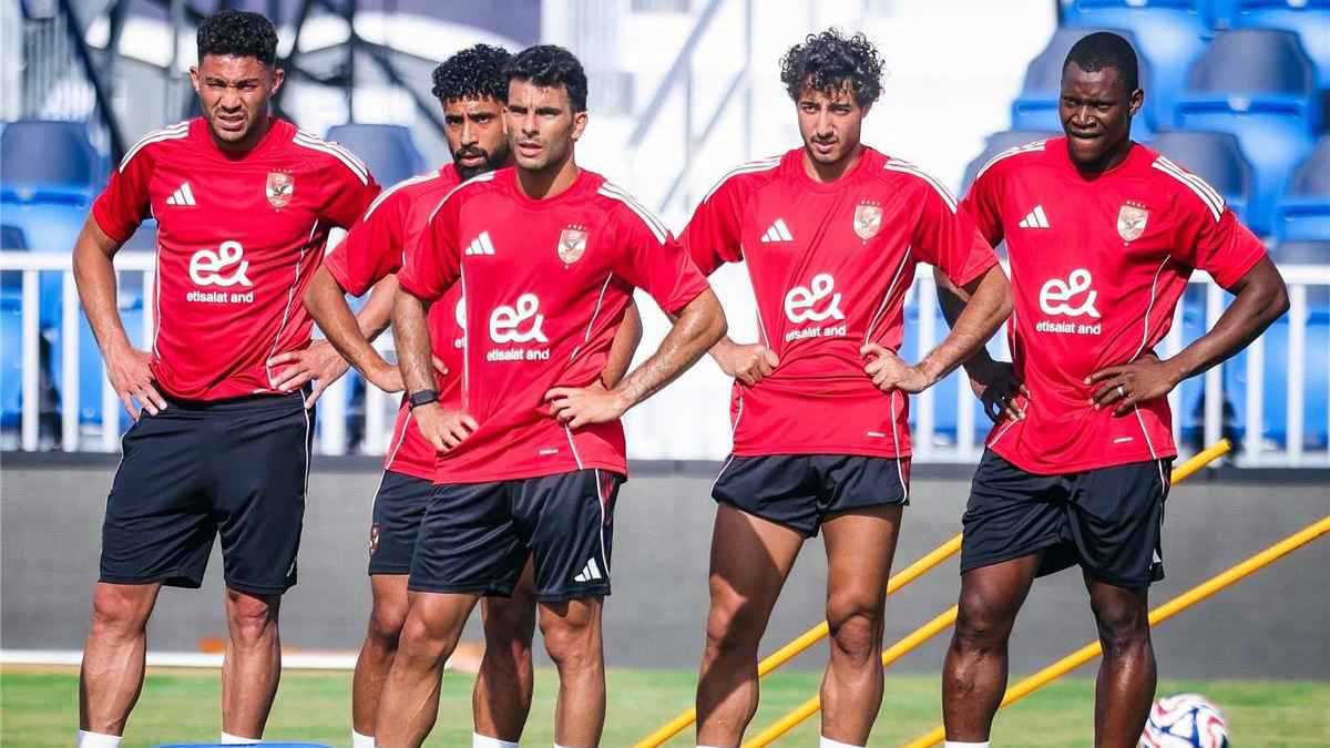 صراع الجلاكتيكوس.. 4 "معارك نارية" تلهب تشكيل الأهلي المصري