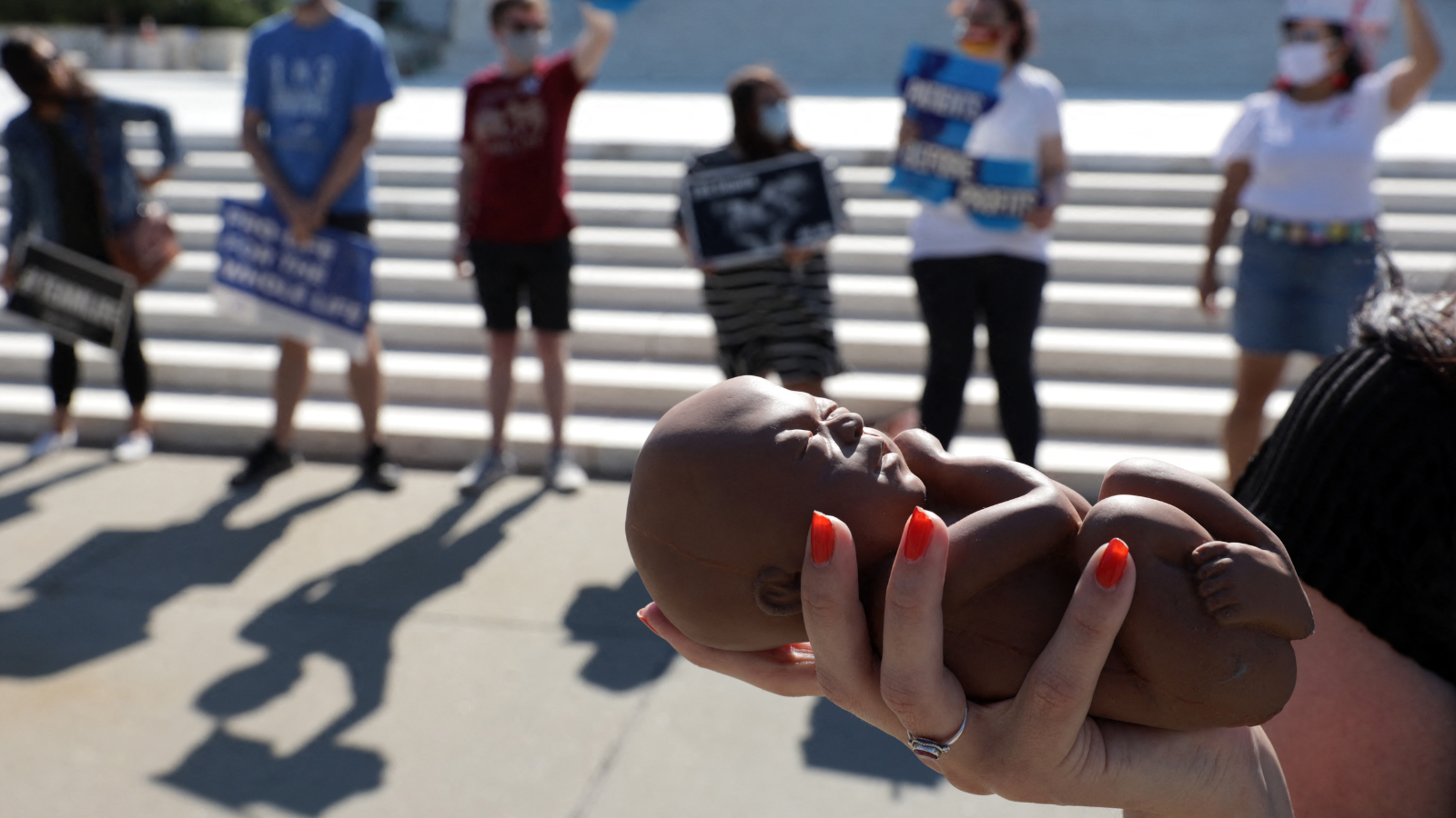 "لا زواج ولا إنجاب".. أمريكيات يحتججن بطريقتهن على فوز ترامب