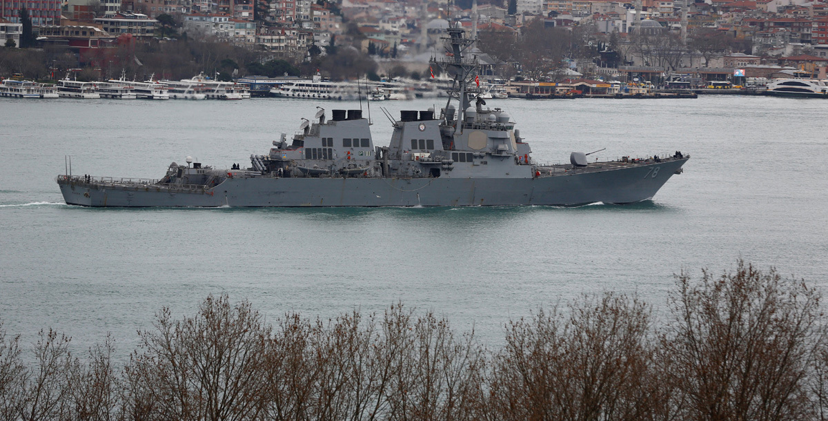 الصور الأولى للضربة الأمريكية على قاعدة الشعيرات التابعة للنظام السوري