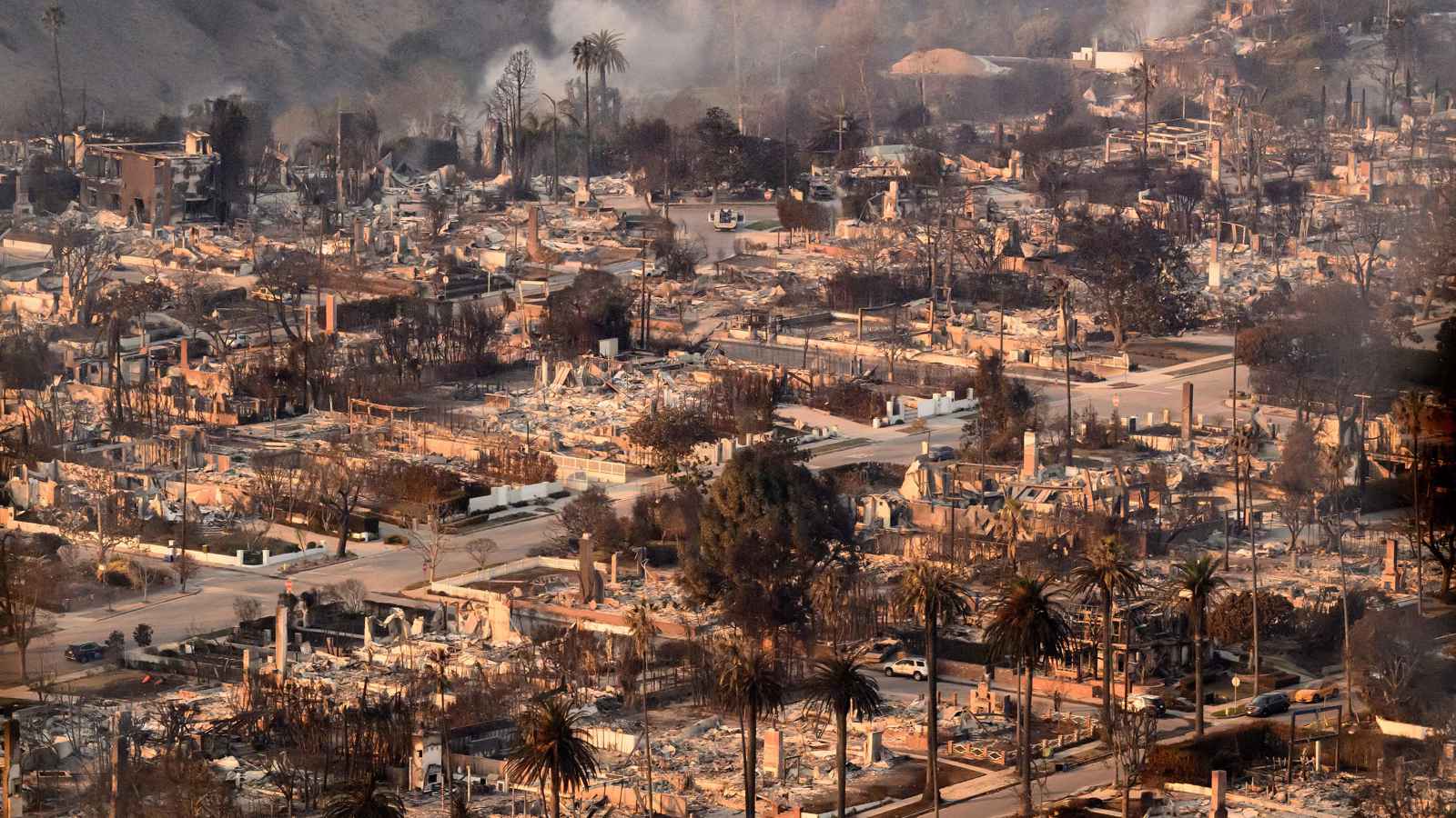 نقص مياه الصنابير يفاقم الحرائق في لوس أنجلوس