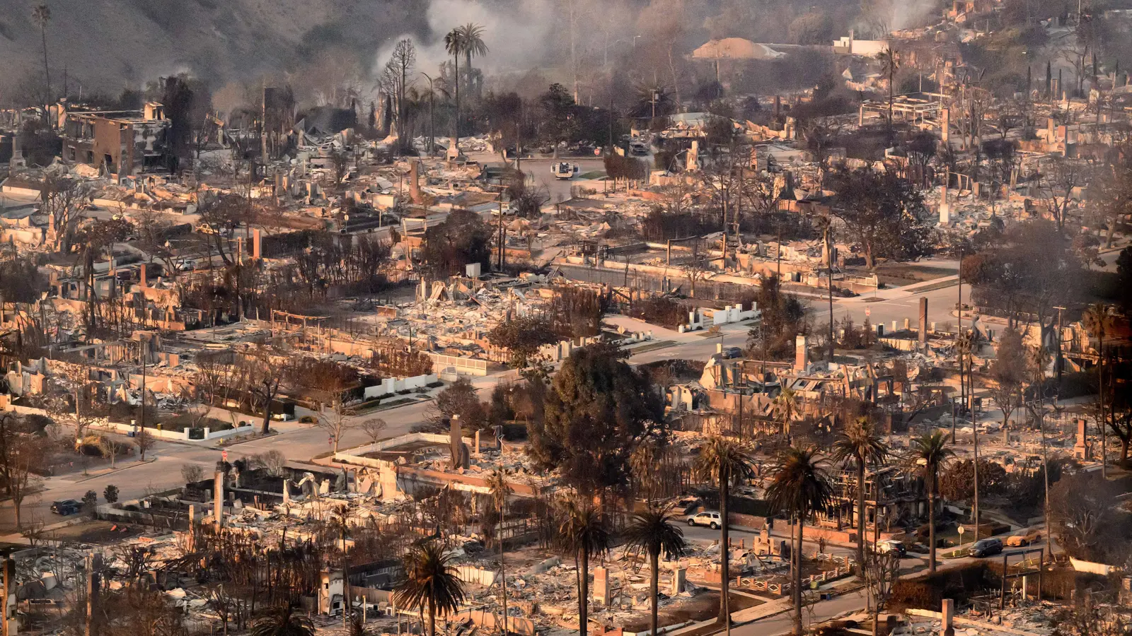 نقص مياه الصنابير يفاقم الحرائق في لوس أنجلوس