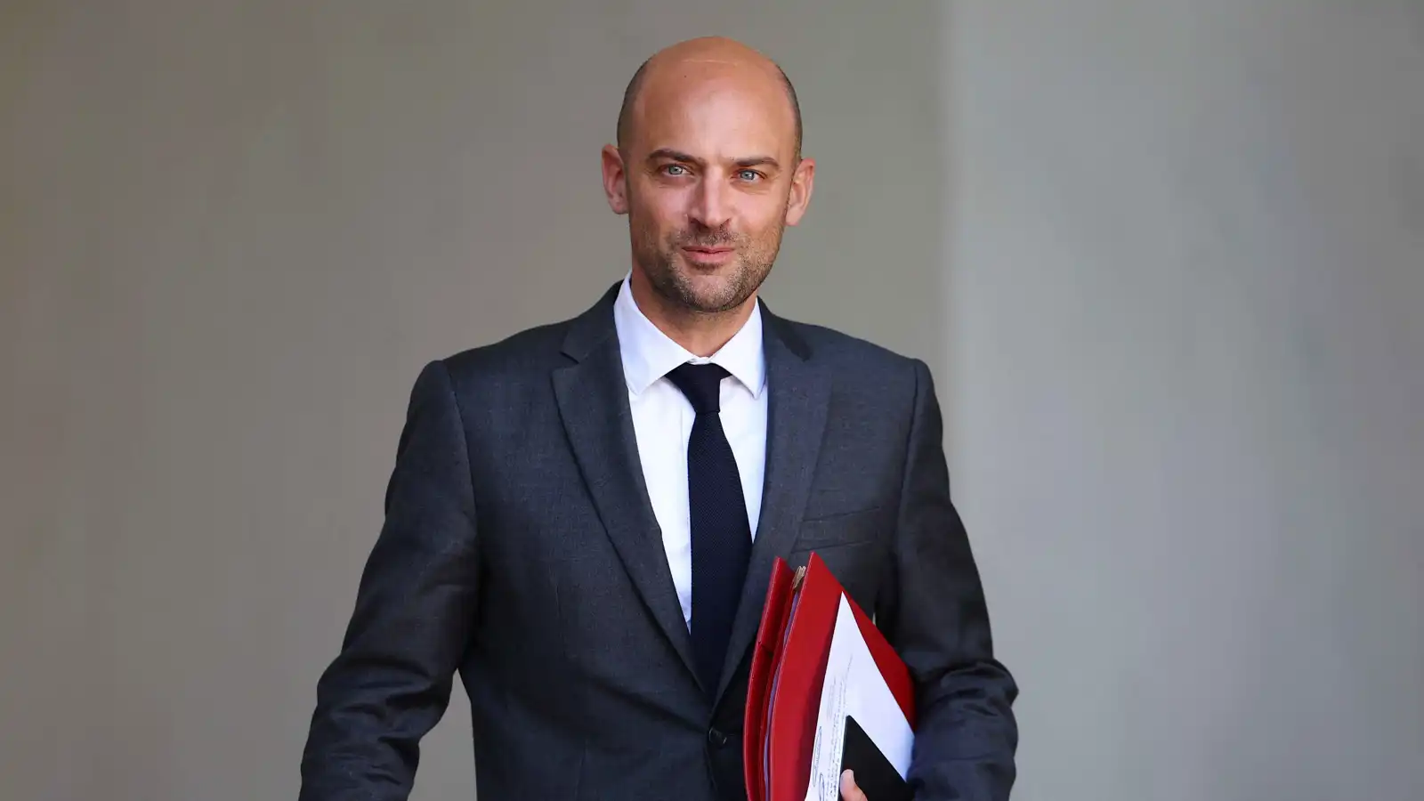 لمواجهة "رجال ترامب".. فرنسا تعزز حضورها في  غرينلاند