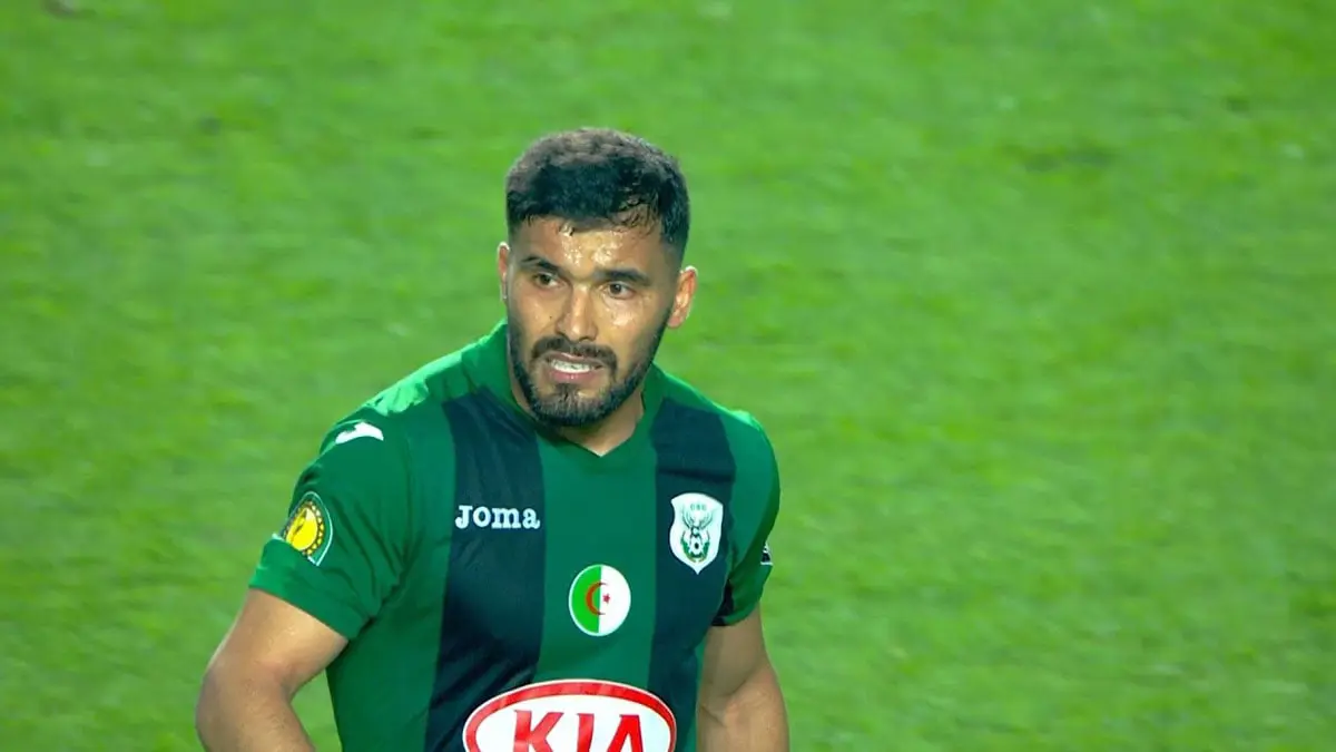 حقيقة مفاوضات نادي الزمالك مع الجزائري حسين بن عيادة لاعب شباب قسنطينة