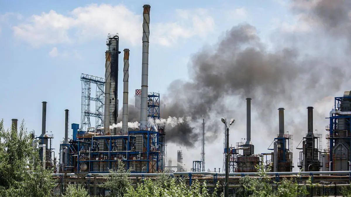 الكويت.. وفاة عاملين متأثرين بجروحهما بعد حريق مصفاة الأحمدي