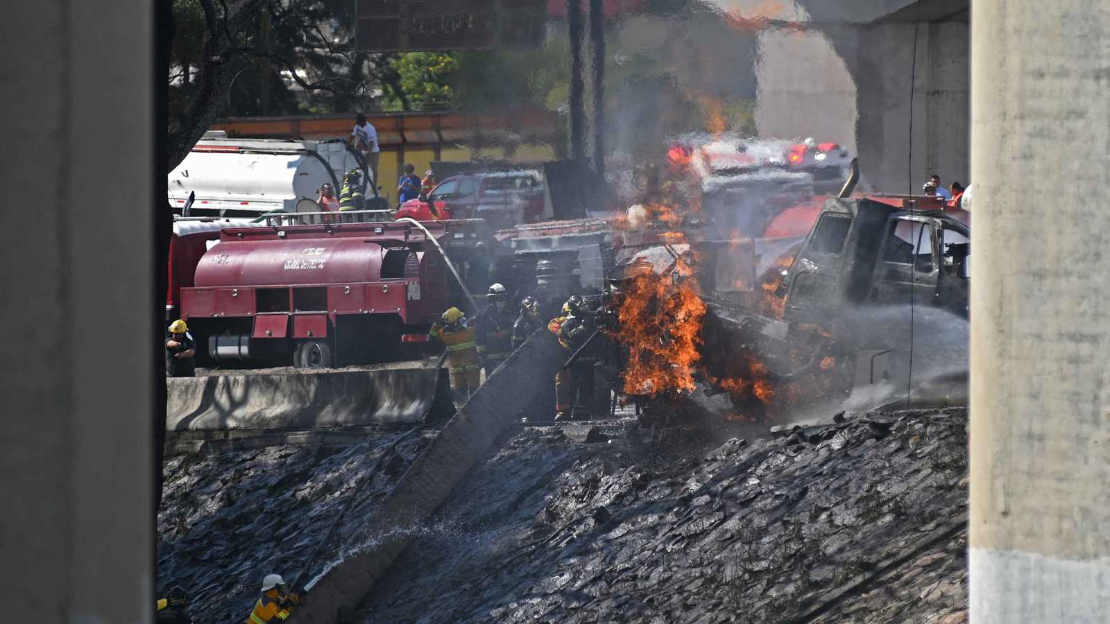 مكسيكو.. ارتفاع ضحايا انفجار صهريج غاز إلى 6 قتلى و90 جريحاً