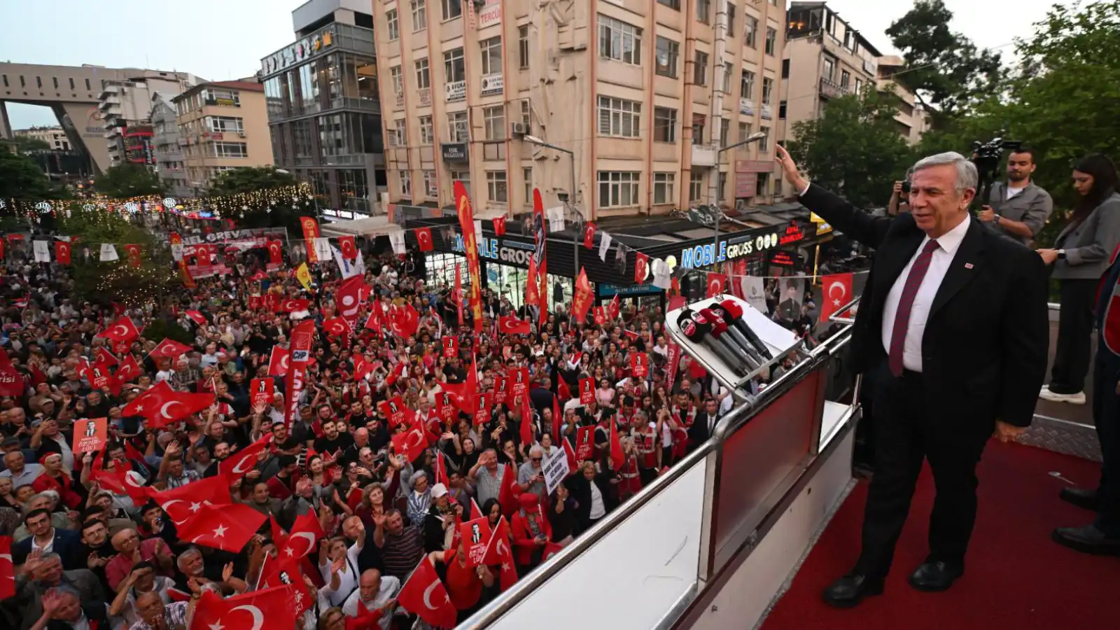 التحقيق مع رئيس بلدية أنقرة بتهم فساد يثير غضب أكبر أحزاب المعارضة التركية