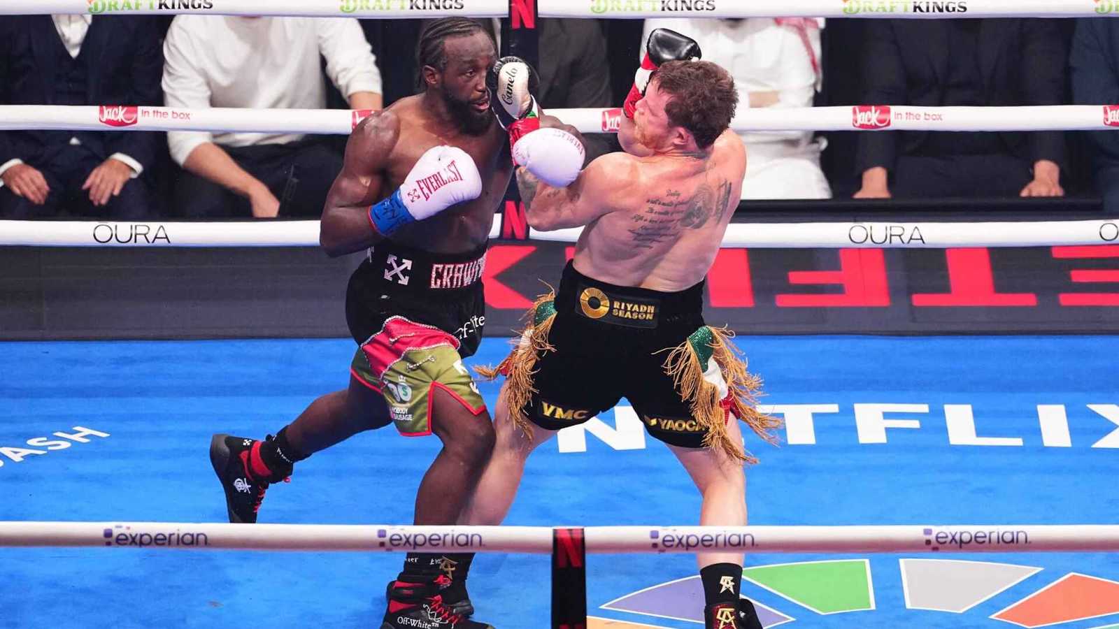 رقم خرافي.. كم بلغت أرباح الملاكم كانيلو ألفاريز رغم الخسارة ضد كراوفورد؟