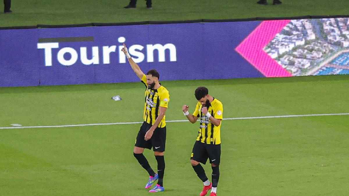 ترتيب هدافي الدوري السعودي بعد ثنائية كريم بنزيما أمام الفيحاء (فيديو)