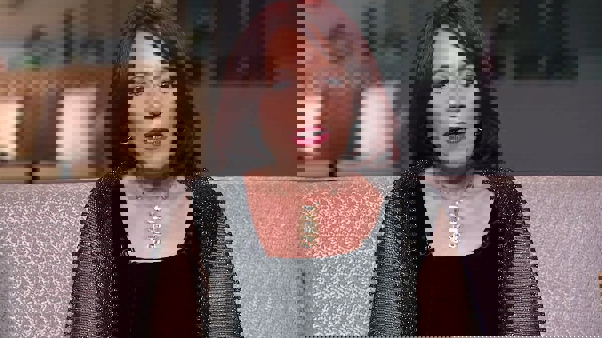 عارفة عبد الرسول تعتذر بعد سخريتها من عرض مسرحي