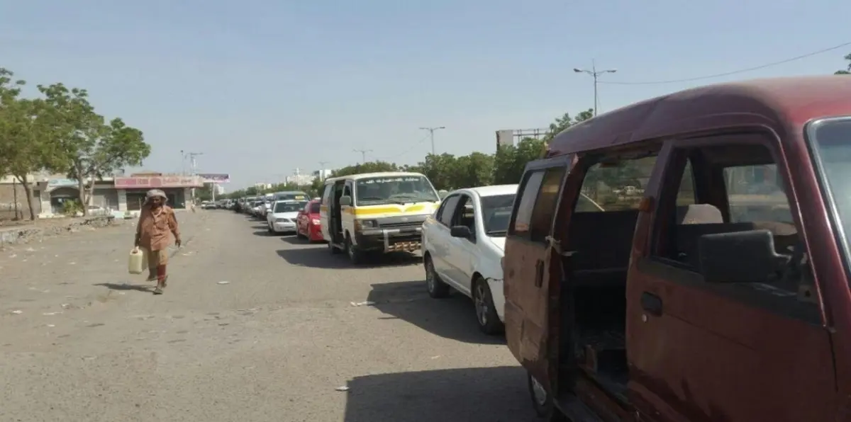 بعد أزمة خانقة.. توفير المشتقات النفطية في عدن بأسعار جديدة