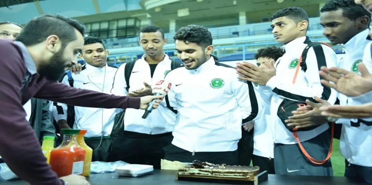 شباب المنتخب السعودي يحتفون براكان الشملان (صور)