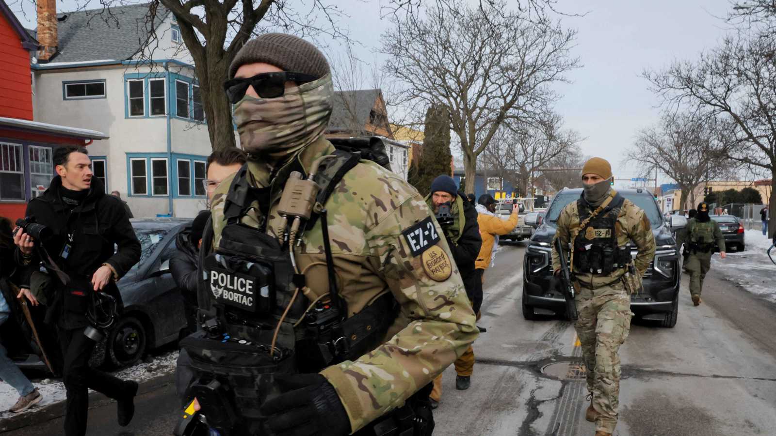 القبضة الفيدرالية تشتد.. تعزيزات أمنية ضخمة إلى مينيابوليس بعد مقتل امرأة