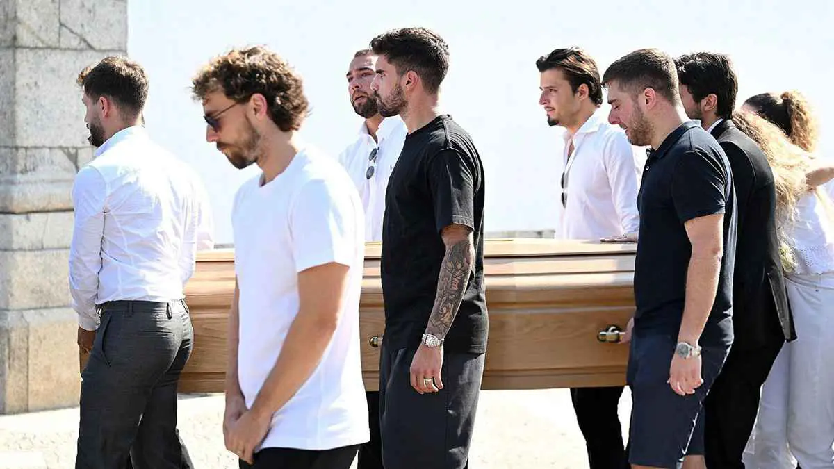 بدء جنازة ديوغو جوتا وشقيقه أندري بحضور نجم الهلال السعودي (فيديو)