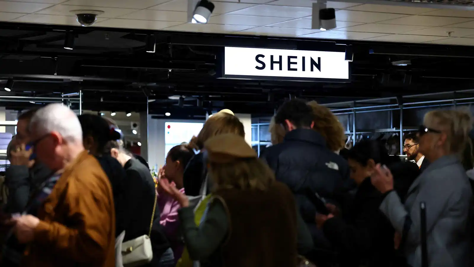 فرنسا تصعّد ضد "شي إن".. حملة وطنية لمواجهة عملاق الأزياء الصيني