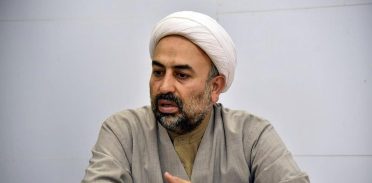 إيران تمنع نشاط رجل دين بسبب دفاعه عن معتقل