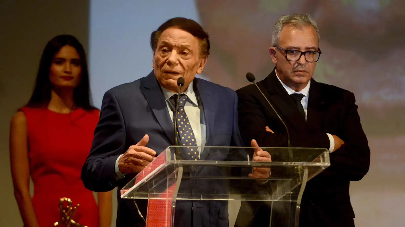 رد الجميل بعد 50 عاماً.. عمرو الليثي يكشف سر علاقته بعادل إمام