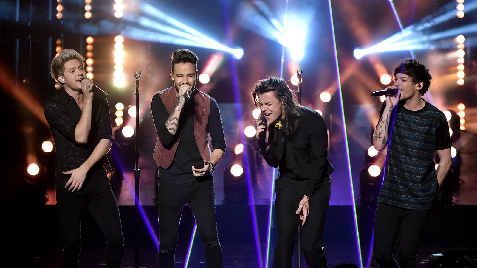 كيف خططت فرقة "وان دايركشن" لعرض "لم شمل" قبل وفاة ليام باين؟