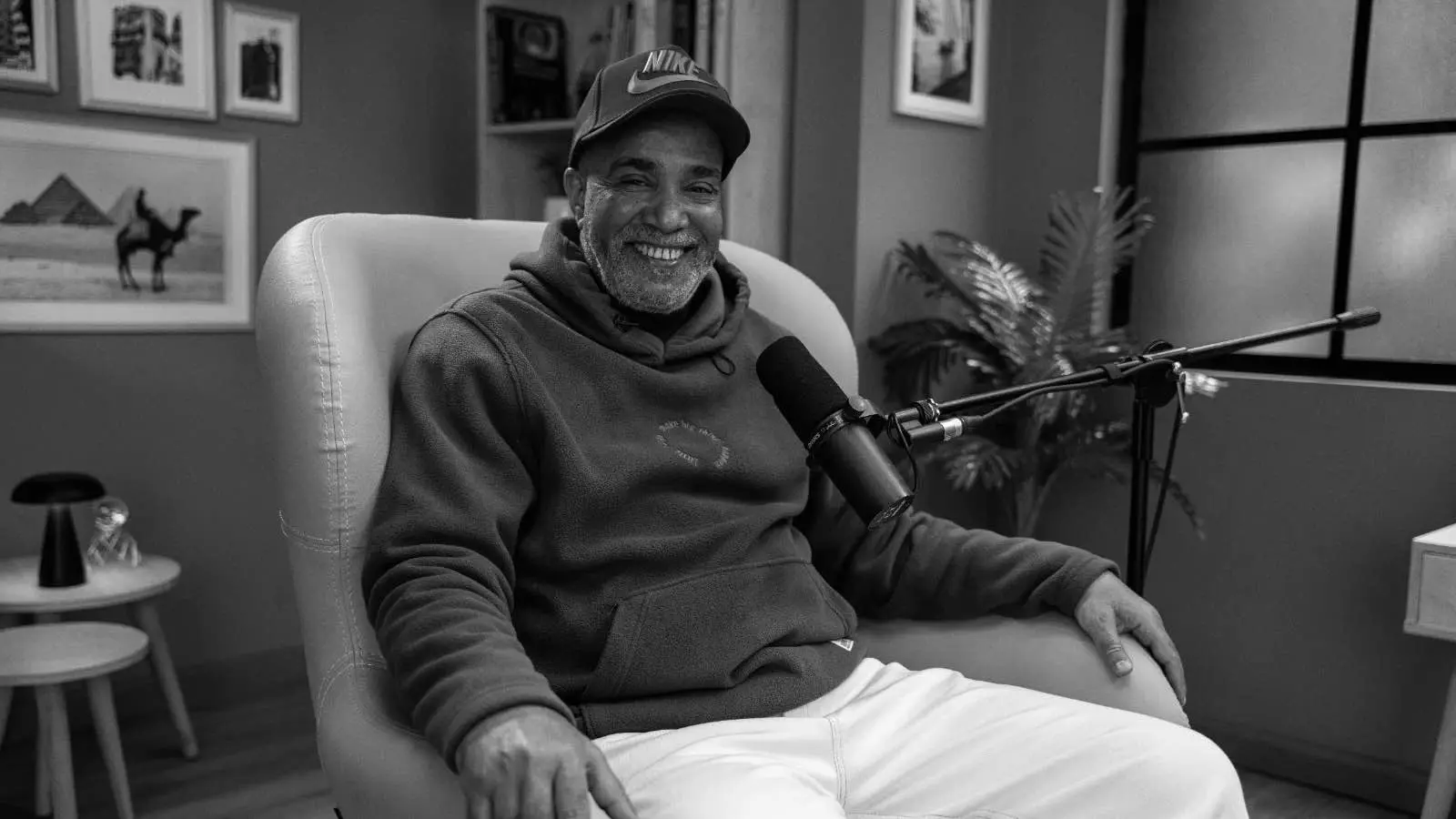 صلاح عبد الله "ينهار".. لقطات خاصة من جنازة سليمان عيد (صور)