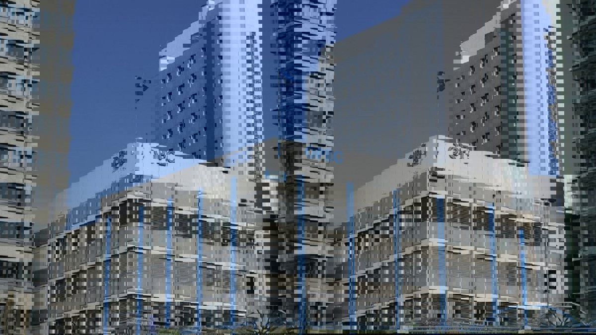 "أوبك" تعوض انخفاض صادرات النفط الإيرانية وتتوقع تراجع الطلب على خامها في 2019