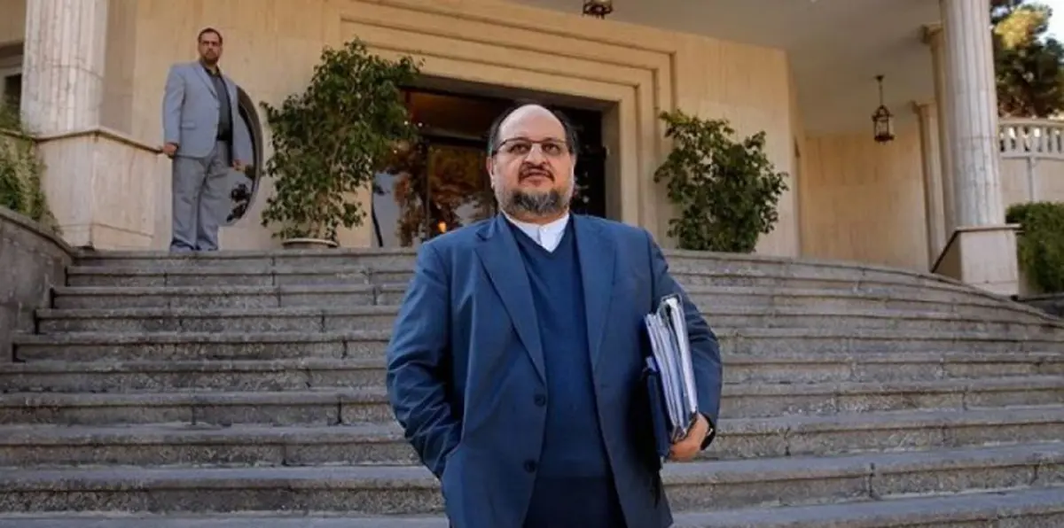 البرلمان الإيراني يقرر استجواب وزير الصناعة