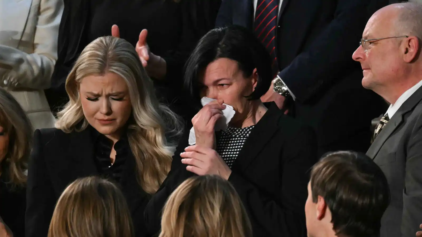 وسط دموع أرملته إريكا.. ترامب يشيد بدور تشارلي كيرك (فيديو)