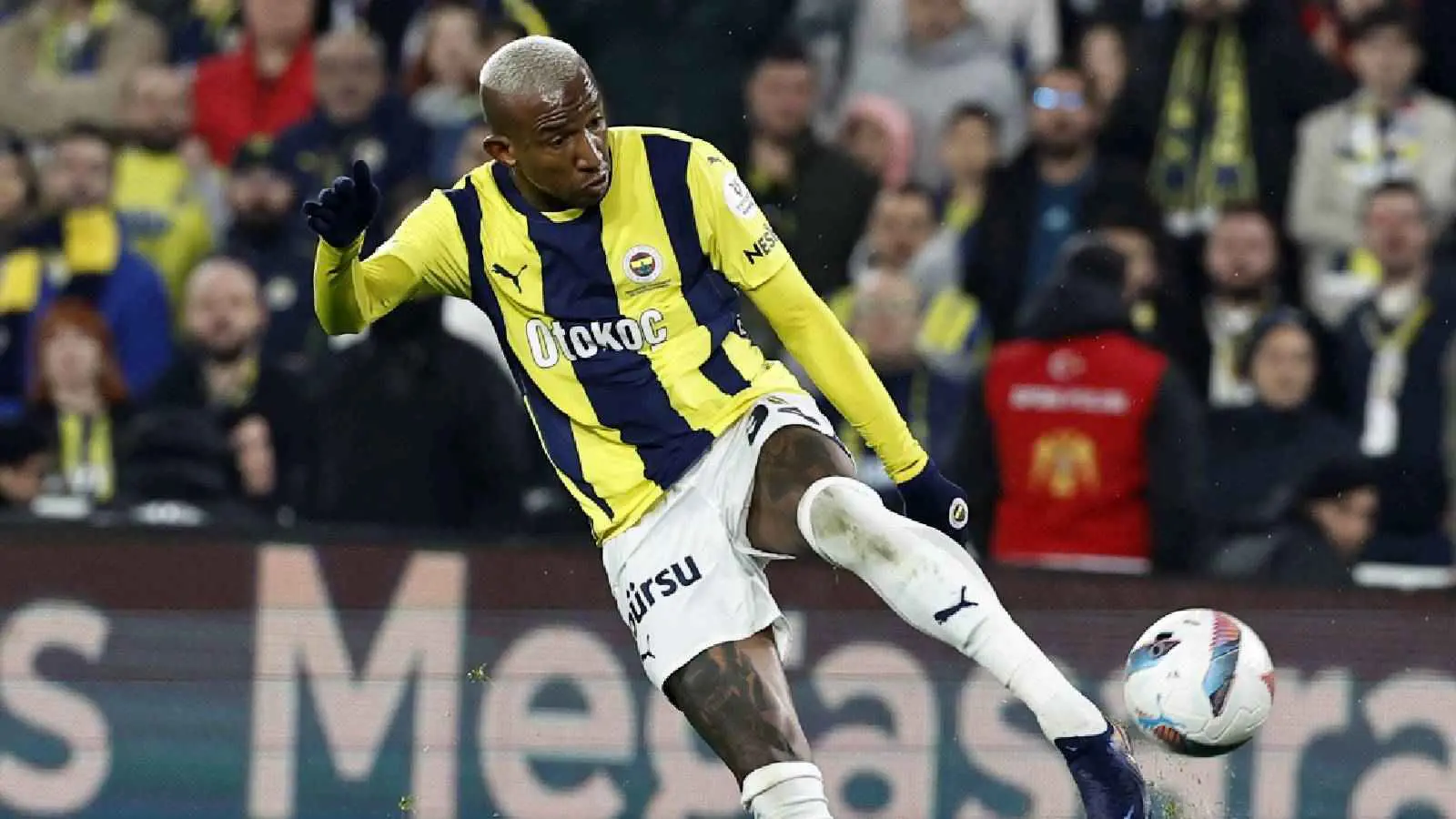 تاليسكا يصدم جماهير فنربخشة في المباراة الأولى بالدوري التركي (فيديو)