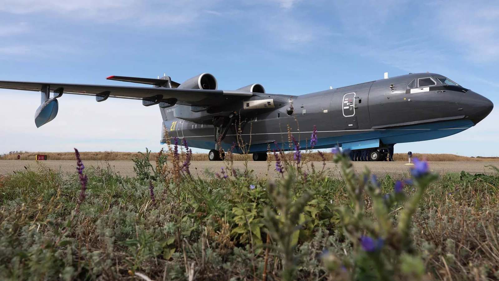 سُلمت للجزائر.. طائرة برمائية روسية "تتحدى" حرائق الغابات