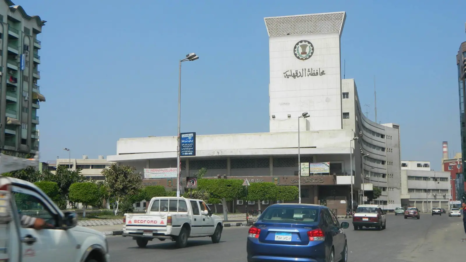 مصر.. رجل يهدم منزل شقيقه أثناء الإفطار (فيديو)