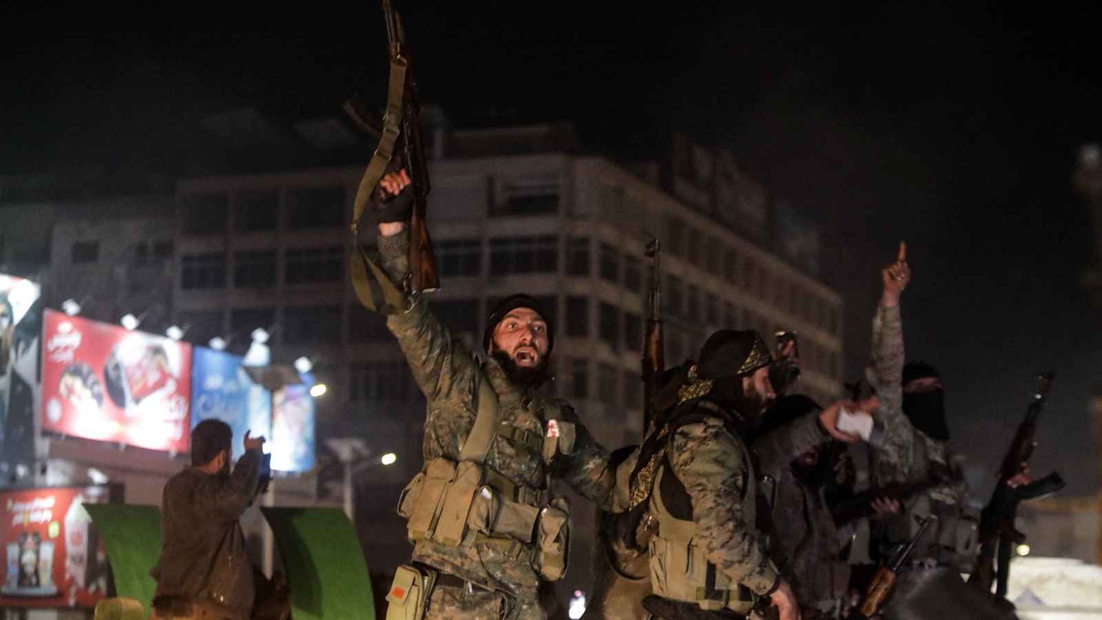 لمنع تقدم الفصائل.. قصف روسي لجسر الرستن بين حماة وحمص (فيديو)