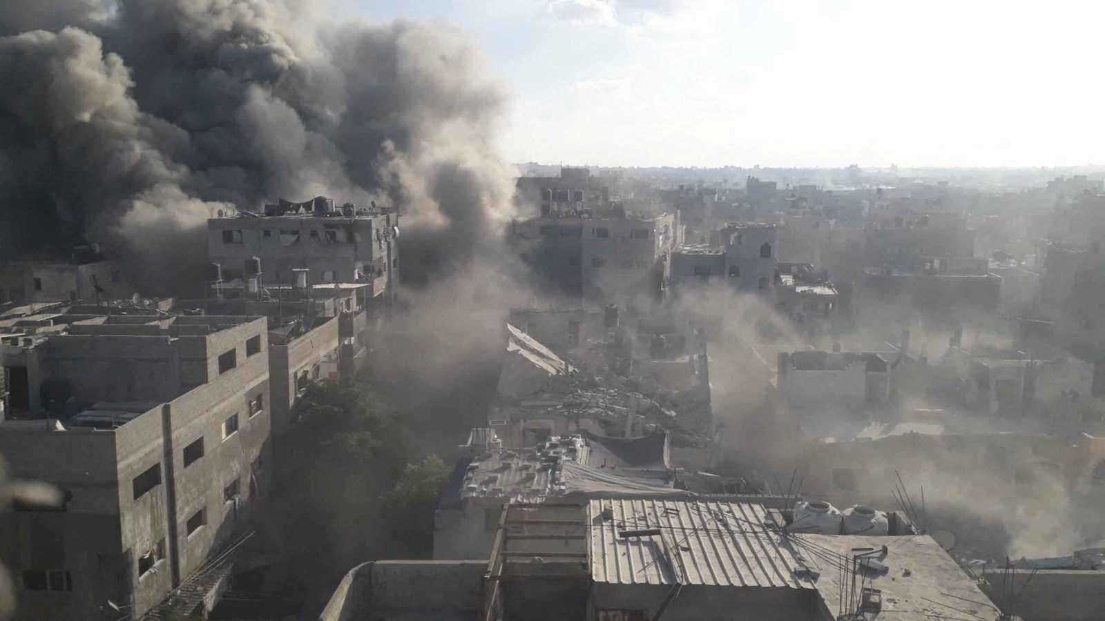 مع توسيع ملاحقة مسلحي حماس.. غارات إسرائيلية مكثفة على خان يونس ورفح