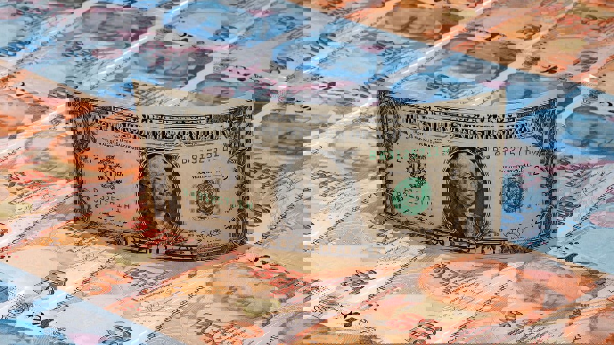 ما أسباب إلزام المصدرين الأتراك بتحويل 50% من النقد الأجنبي إلى الليرة؟