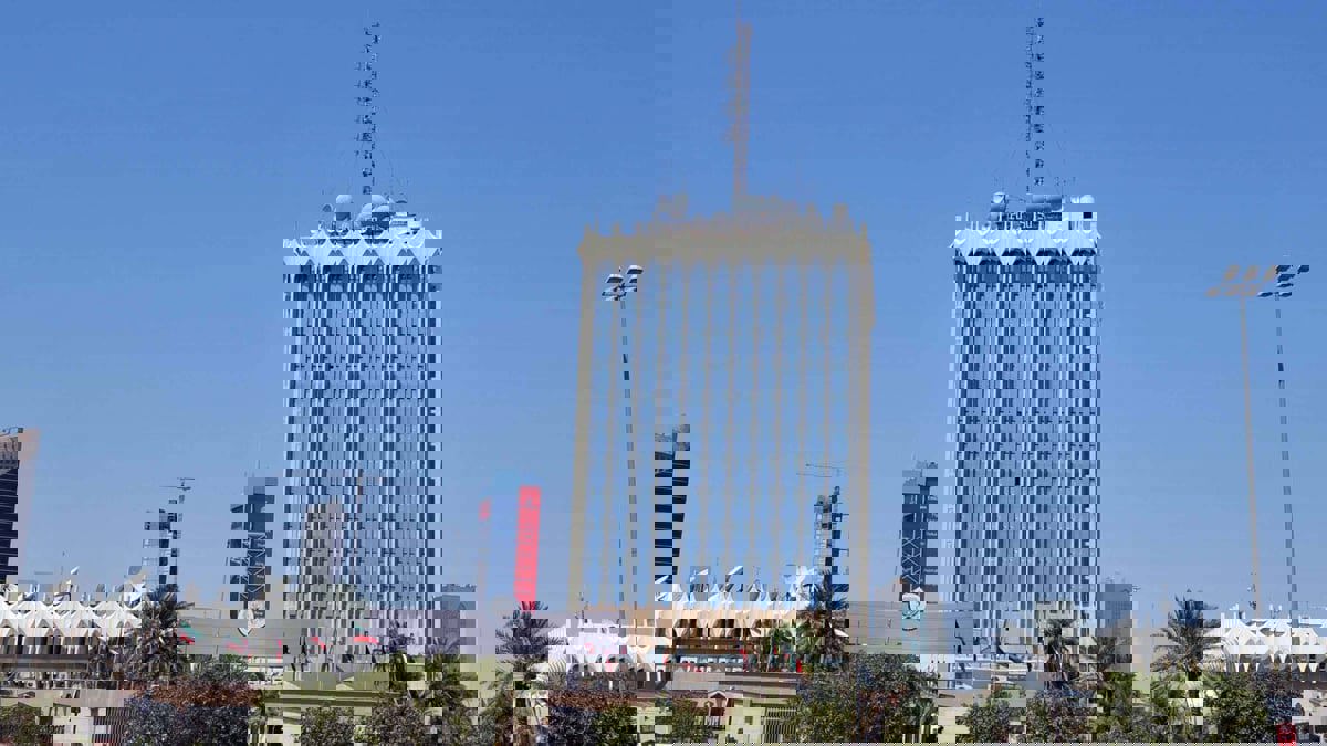 الكويت.. اتهامات بصرف مكافأة مالية كبيرة لمقدم برنامج شهير لم يدخل الاستديو بتاتا